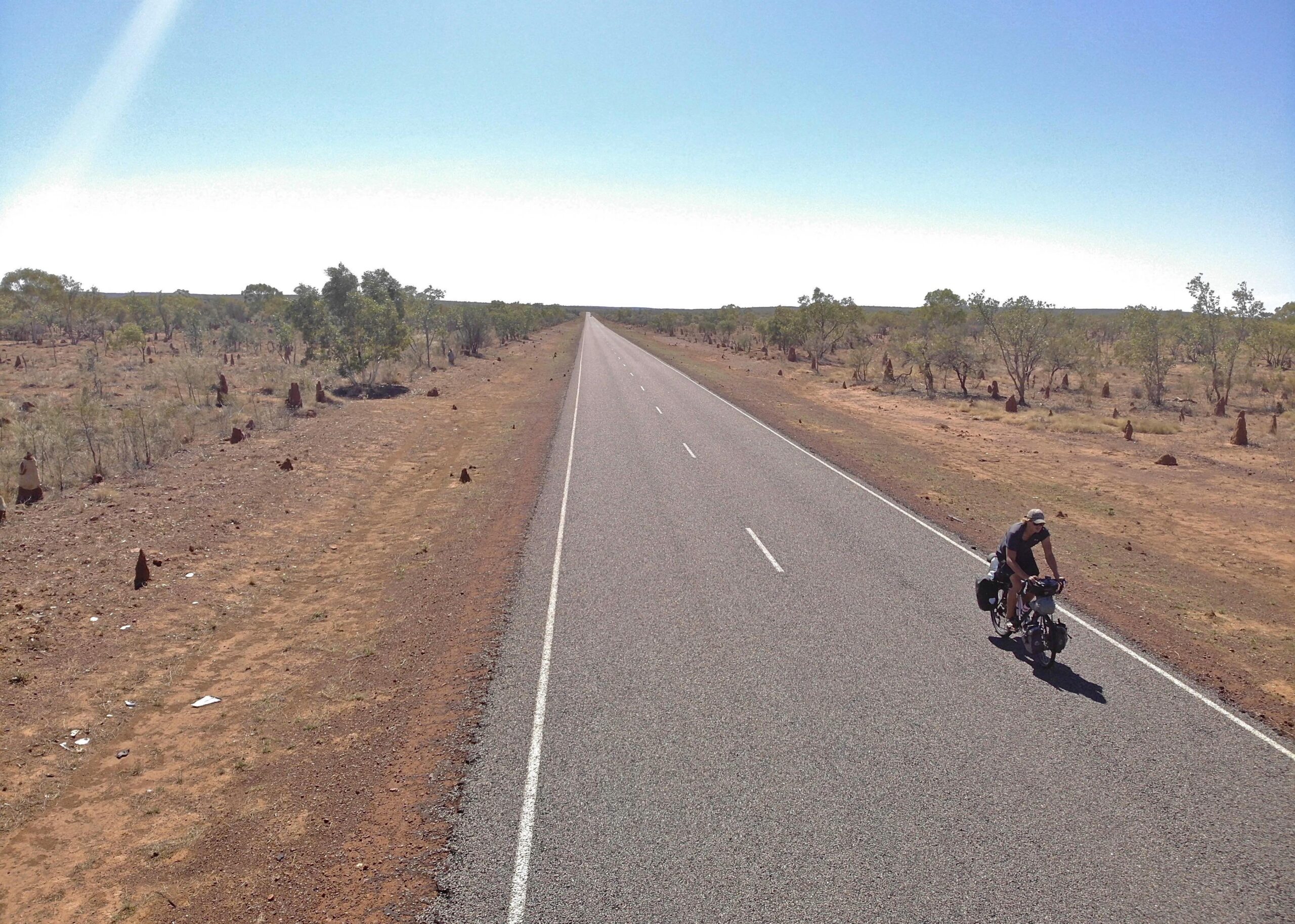 © Geordie Stewart - Around the World Cycle / Australian Outback